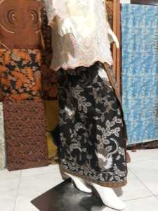 Jarik Kamen Batik Kain Tapeh Hitam Bunga Solo