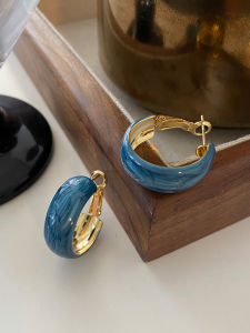 Klein Blue Earring Cuff Suitable for Autumn New 2024 High-End Feeling Blue Enamel Color Womens Ear Jewelry Fashionable