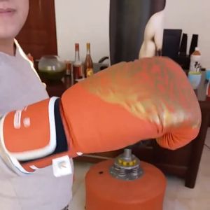 EOSM นวมชกมวย นวมซ่อมมวย รุ่นเด็ก/รุ่นผู้ใหญ่ ตัวเครื่องปรุงฝึกซ้อมมวย นวมแบบแต็มมือ นวมซ้อมมวย สำหรับการคาราเต้มวยไทย