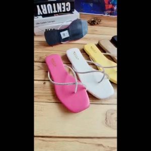 Sandal Slip On Flat: Pilihan Terbaik untuk Sehari-hari