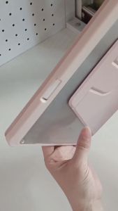 เคสไอเเพด ช่วยเสริมสร้างมือ สำหรับ GEN7/GEN8/GEN9 10.2 Air4/Air5 10.9 Pro 11 2018/2020/2021 Air3/Pro10.5 gen10 360°หมุนตั้ง/นอนได้ เคสหนังอะคริลิคใส พร้อมถาดใส่ปากกา