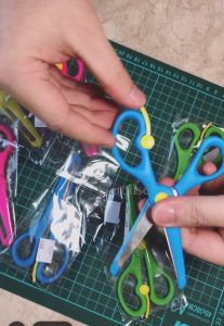 Gunting Plastik Stainless Ada Penahan ST0388