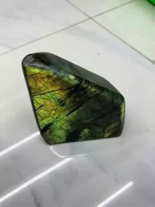 Natural Labradorite Sculpture Handmade Spiritual Crystal Decor Labradorite Carving for Feng Shui/Meditation Gift Healing Energy