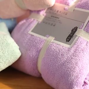 Axten ผ้าเช็ดตัวขนเป็ด ผ้าขนหนู ผ้าเช็ดตัว 70x140ซม ผ้าเช็ดผม 35x75 ซม (แพ็คด้วยถุงแก้ว) พร้อมส่ง