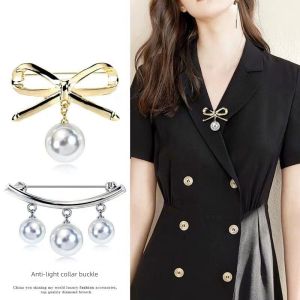 เข็มกลัดติดหน้าอกประดับมุกพลอยเทียมเข็มกลัดติดหน้าอกกี่เพ้าสำหรับชุดสูทแบบผู้หญิงระดับไฮเอนด์เข็มกลัดกันโป๊เครื่องประดับมีสไตล์เฉพาะตัวนิชแบรนด์สไตล์ญี่ปุ่นเกาหลี