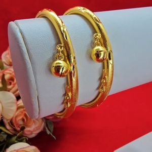 กำไลข้อมือทองตัดลายห้อยกระพรวน เส้นผ่านศูนย์กลาง 4.8 ซม. แบบคลิปล็อค เสริมบารมี งานสวย ทำจากทองเหลือง กำไลหลอด พร้อมส่ง กำไลข้อมือทอง กำไลข้อมือ - Lazada