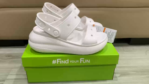 Giày sandal crocs chuẩn xịn chống hôi chân nhựa tế bào êm mềm dẻo bền đi mưa lội nước đi biển Crocs band crush sandal trơn cho nữ màu trắng