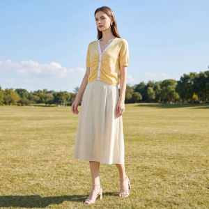 Colorful Decorative Button Pleated V-Neck Breathable Short-Sleeve Knit Top