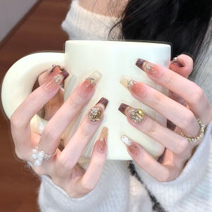 เล็บแต่งตัวสีทองน้ำตาล 2025 ใหม่ฤดูใบไม้ร่วง/ฤดูหนาว ความยาวปานกลาง/ยาวเล็ก แผ่นติดเล็บสีขาว แผ่นเล็บแต่งตัว แผ่นเล็บแต่งตัว