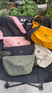 กระเป๋าผ้าแคนวาส แฟชั่นสไตล์เกาหลี ดีไซน์เรียบง่ายและหลากหลาย กระเป๋าสะพายไหล่เดียว น้ำหนักเบา กระเป๋าสะพายข้าง มาใหม่ 2025