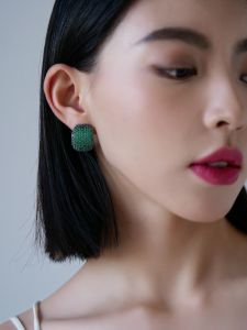 Retro Hong Kong Style Earrings High-End Sensation Three-Dimensional Geometry Luxury Zircon Super Flash Personality Pure Silver Non-Irritating Womens Stud Earrings