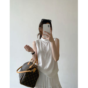 Edging Design Fitted V-Neck Sleeveless Vest