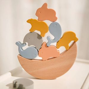 Silicon Stacking Balancing Animals on Wooden Moon Toy