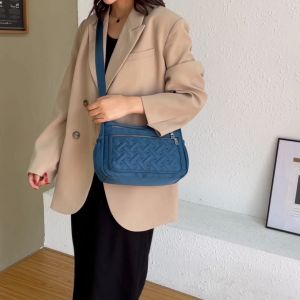 Elegant Quilted Oxford Cloth Nylon Crossbody Bag with Multiple Compartments
