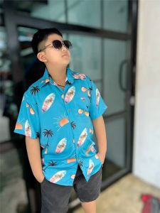 เสื้อเชิ้ต เสื้อฮาวาย ผู้ใหญ่ เด็ก ผู้ชาย ผู้หญิง เสื้อเชิ้ตแขนสั้น  เสื้อเทศกาล ผ้าไหมอิตาลี  ใส่ได้ทั้ง หญิงและชาย เสื้อเชิ้ตคอปก