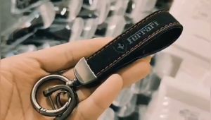 Fast Car พร้อมส่ง พวงกุญแจเชือกหนัง จี่เพชร รูปตัว H สร้างสรรค์ ระดับไฮเอนด์ สําหรับแขวนกระเป๋า เด็กผู้หญิง ของขวัญ E82