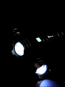 Senter T8 LED-XPE Sorot Super Terang Baterai 18650 Glare Zoom Outdoor / Lampu Senter LED Zoom