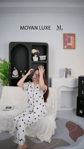 Bộ Đồ Ngủ Nữ Lụa Mịn Cao Cấp – Áo Tay Ngắn Quần Dài Mặc Nhà Mùa Hè Co Giãn Thoáng Mát Moyan Luxe EC107