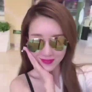 Kacamata Hitam Bentuk Oval Bingkai Logam Model Retro Anti Silau & Debu