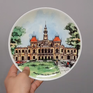 Đĩa sứ trang trí in lưu niệm tranh vẽ danh lam thắng cảnh và công trình nổi tiếng Việt Nam