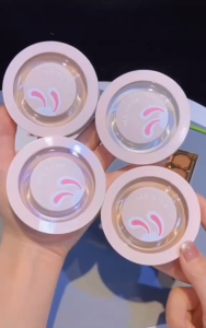 Phấn Phủ Nén MENOW Rabbit 8.5g – Kiềm Dầu Che Khuyết Điểm Mịn Lì Tự Nhiên Lâu Trôi Chống Nước