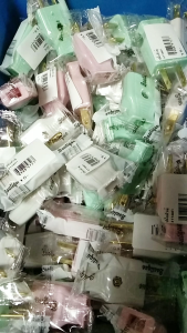 ปลั๊กเสียบตัวผู้ และปลั๊กเสียบตัวเมีย (5 ชิ้น/แพ็ค) พลาสติกอย่างดี เกรด A ขาทองเหลือง คละสี