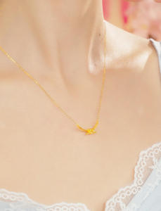 ZHOU LIU FU 周六福 สร้อยคอจี้ทอง 75% 18K Yellow Gold Smiling Bow Pendant Necklace with Adjustable 0-Chain Unique Design Simple Jewelry for Women Daughter Birthday Gift 40+5cm C0616241