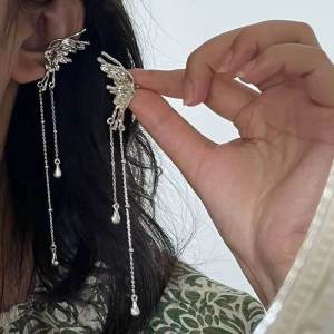 Earless Butterfly Tassel Ear Clip Angel Wings Ear Clip Female Niche Style Super Fairy Ear Hanging Sweet Cool Elf Earrings Fashion