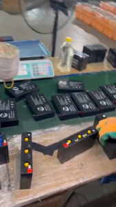 แบตเตอรี่ใหม่เอี่ยม แบตเตอรี่ 6V4.5Ah แบตเตอรี่ตะกั่วกรด 6V7Ah เหมาะสำหรับเครื่องชาร์จรถจักรยานยนต์ไฟฟ้า จักรยานเด็ก อุปกรณ์จ่ายไฟรถยนต์ เครื่องชั่งดิจิตอล เครื่องชั่งอิเล็กทรอนิกส์ ฯลฯ ใช้งานได้ยาวนาน