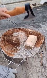 【จัดส่งในกรุงเทพฯ】ขวานใหญ่ฟันไม้ ทำจากเหล็กแหนบ ด้ามไม้ ความยาว34ซม.