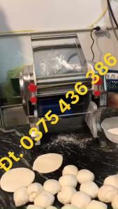 Máy cán bột làm đế bánh bao pizza bánh gối chạy điện 220v FKM220