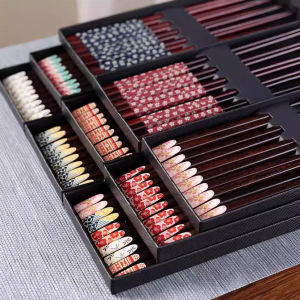 Japanese Style Wooden Chopsticks Sakura Pattern Antibacterial Sharp Tip for Sushi And Japanese Cuisine Home Use Dining Set