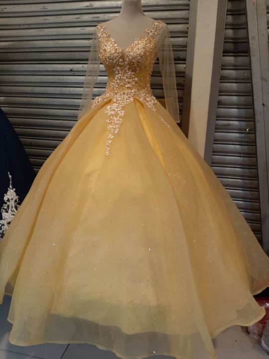 Ladies ball gown (special) best wear for debutant on her 18th A  stunning gown for a lady in any gatherings and special Available in 