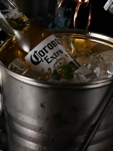 Stainless Steel 1.6L Ice Bucket with Ice Tongs and Ice Separator Cylindrical Ice Bucket for KTV and Bar