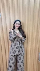 Setelan Wanita Renda Lengan Panjang Motif Kekinian