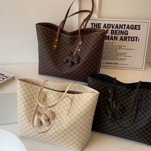 Shoulder bag tote bag 2024 new autumn and winter bag trend light luxury womens bag large capacity commuter tote bag single shoulder bag hand