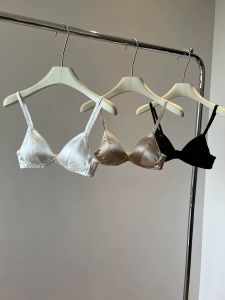 สไตล์ฝรั่งเศส ฤดูร้อน ถ้วยบาง ไร้สาย ผ้าซาติน บราสามเหลี่ยมคัพ เซ็กซี่ Pure Desire ผู้หญิง ชุดชั้นใน ลื่น ไหล่คู่ สายคล้อง