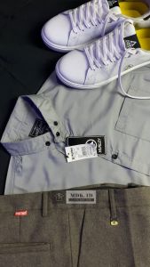 Kemeja Pria Lengan Pendek Polos Warna Abu Muda Slimfit Casual Hem Pria Dewasa Tangan Pendek Formal