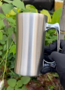 Cốc bia giữ nhiệt bằng thép không gỉ 560ml inox 340 có tay nắm