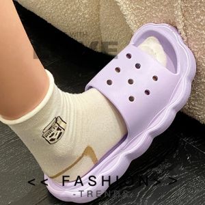 LEAShop Sale📣 รองเท้าเเตะผู้หญิง  รองเท้าเเตะสุดฮิต มีให้เลือก 4 ปังๆ ม่วง ดํา ขาว ชมพู ระบายอากาศได้ดี   ดูเรียบหรูดูเเพง รองเท้าเหมาะสมทุกวัย ดีไซน์น่ารักมากรองเท้าพื้นนิ่มมีระบายอากาศไม่ต้องกลัวอับ🎀