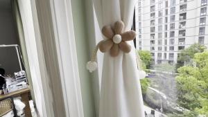 2 PCS Pearl Flower Buckle Curtain Buckle Clip Fashion Clasp Flower Shape Window Curtain Buckles Curtain Tieback Home Decoration
