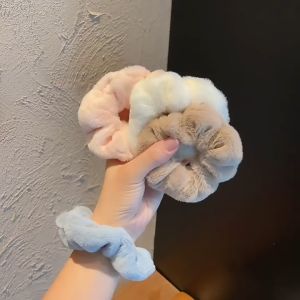 Aksesoris Hijab Praktis: Scrunchie Ikat Rambut & Kuncir Cepol Hijab