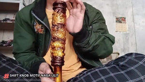 SHIFT KNOB MOTIF NAGA LILIT UKIR / TUAS GIGI TONGKAR PERSNELING SHIFT KNOB MOBIL DIESEL BISA DITAMBAH DENGAN TAMBAHAN LAMPU LED DIJUAL TERPISAH