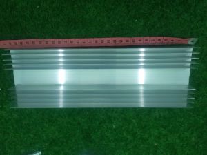 Heatsink heatsing pendingin Rangkaian power amplifier Aluminium 5sirip 30cm ukuran 30x9.4x2.5 Tebal 1mm