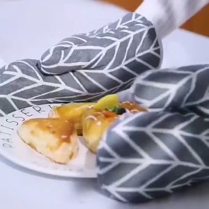 ถุงมือไมโครเวฟ ถูกถุงมือกันความร้อน และเป็นถุงมือเตาอบ จำนวน 1 ข้าง