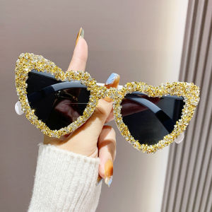 Vintage Heart Shaped Sunglasses with Rhinestones Women 2025 New Original Sweet Sun Glasses Trendy Brand Decorative Shades