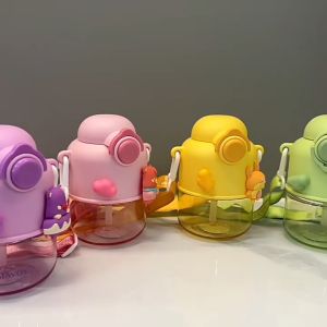 กระติกน้ำเด็กลายหุ่นยนต์ 650ml พร้อมฝาครอบกันรั่ว สายคล้อง น้ำหนัก พกพาสะดวก