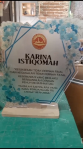 Plakat Akrilik tebal 3mm Cocok untuk acara kelulusan wisuda lomba dan lain-lain