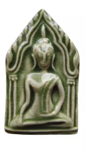 พระขุนแผน รุ่น ๖ รอบ หลวงพ่อลำใย สัญญโม วัดสะแก เนื้อเซรามิค เคลือบสีเขียว ปี พ.ศ. 2545