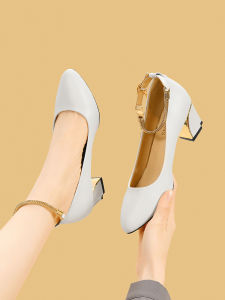 รองเท้าส้นสูงหนังแท้สำหรับผู้หญิง ทรงหัวแหลม ส้นกลาง ด้านข้างโลหะประดับเพชร รองเท้าส้นแบนสวมใส่สบาย สีขาว สำหรับใส่กับกระโปรง